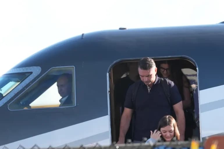 Bolsonaro’s Miami Escape: The Art of Losing an Election and Claiming the Throne